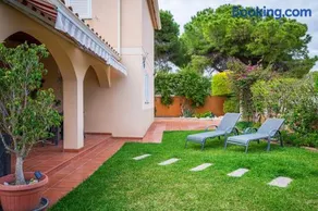 AT002 House with garden, the beach 5 min by car - Image 3