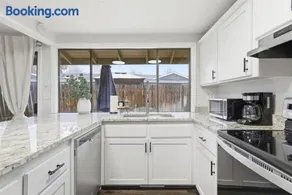 Stay in the heart of Medford - Image 5