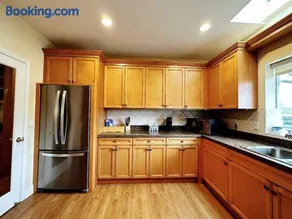 Super Cosy 8bed & 6bath In Vancouver Heart Near To Airport And Downtown - Image 3