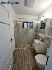 Romanescu Park Apartament - Image 2