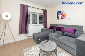 Sutton Cottage - 4 Bed House in City Centre - Image 4