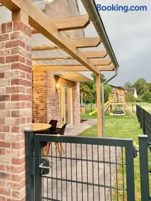 Neues Ferienhaus für Familien mit Garten und Sauna - Image 4