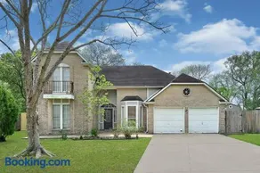Quiet 4BR Near Nasa & Kemah, King Bed, Bbq, Patio - Image 4