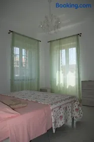 Domus Rosea - Image 1