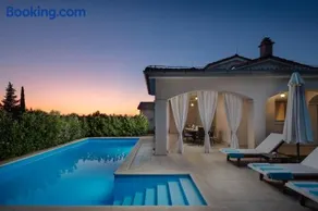 Villa conviviale et familiale avec jardin, barbecue et piscine privée | Vue nature - Image 1