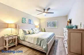 Naples Park 2BR Home Private Heated Saltwater Pool Walk to Vanderbilt Beach Mercato - Image 3