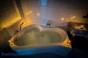 Suite del Faraone - Jacuzzi Privata e Parcheggio - Image 5