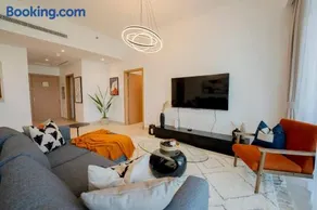 Lux Golf Views 3 BR in Emirates Hills - Image 3
