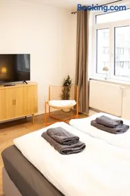 City Group Stay - Double Unit - Up to 10 - Image 1