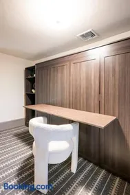 Exquisite Bedford Lux Retreat. - Image 2