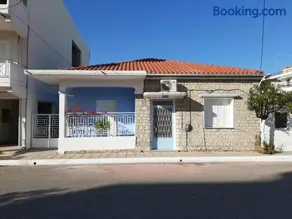 ΑΝΑΚΑΙΝΙΣΜΕΝΗ ΜΟΝΟΚΑΤΟΙΚΙΑ στο κέντρο της πόλης με κήπο - Image 2