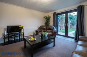 52 Carr Avenue - Image 2