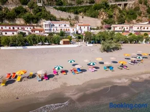 Testa di Monaco - Basic Beach Accommodations - Image 2