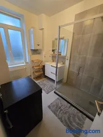 Appartement Spacieux 4 Chambres - Image 1