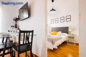 Apartamento cerca del centro y de la estacion Santa Justa a pie, 1 plaza de Parking gratis - Image 5
