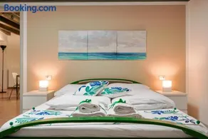 Iseo Portelle Holiday da Barbara - indoor private parking & bike storage - Image 3