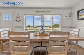 Spacious FamilyOceanfront 6BR Across Craigville Beach - Image 3