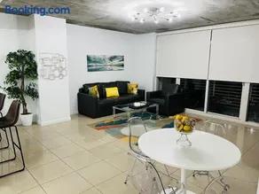 Beautiful 2 BED 2 BATH with FREE PARKING - Image 2