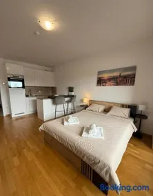 Pipanova Cosy Nest with Balcony & Free Parking - Image 2