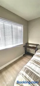 Cozy Room & Private Bathroom - Image 5