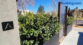Tranquil Townhome in Downtown Neighborhood - Image 1