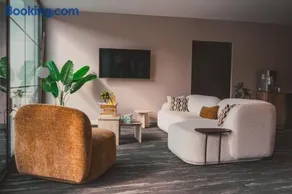 Lemon Suites & Restaurant - Image 2