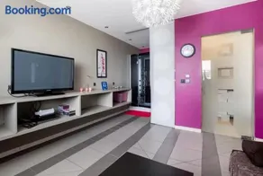 Entertaining Studio - Image 3