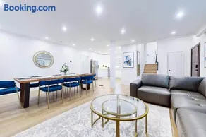 Lux 7 Bedroom Home [Near Rogers Stadium/Downsview] - Image 4