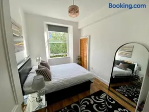 Traveller Award Winner 2024 Edinburgh Apartment with 3 Beds - Image 4