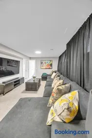3 Bedroom Luxury Home With Office & Theatre - Image 4