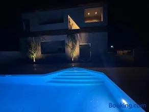 X luxury suites - Image 4
