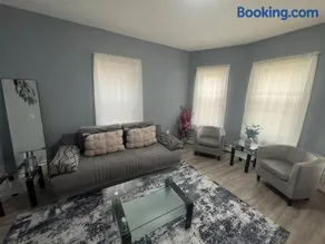 Beautiful apartment walking distance to stadium! - Image 4