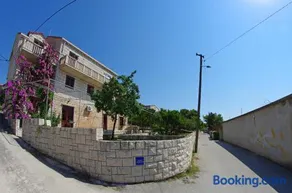 Large and charming apartment near beach with big & sunny terrace - Image 2