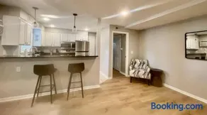 Joslyn 12-Newly remodeled 1 BDRM - Image 2