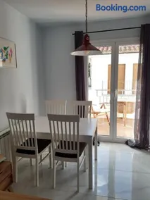 2 bedroom apartment in the old town, close to the beach - Image 5