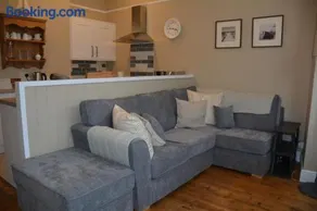 The Fabulous Number Two Apartment a cosy coastal getaway - Image 2