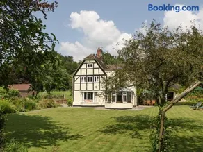 Valley House - Image 1