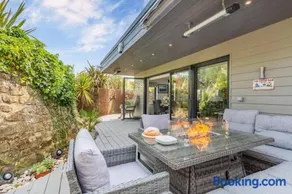 Caesars Lodge with Heated Swim Spa & Waterfall Gardens - Image 5