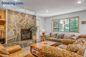 Friendly Home with Fast WiFi and Gas Fireplace - Image 2