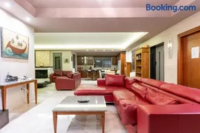 Captivating 3 BR Villa 360º Sea & Mountain Views - Near Kyparissia, Messinias - Image 2