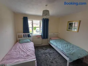 3 Bed House - Sleeps 5 - Pets - Parking - Image 3