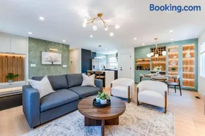 Luxury 3 Bedroom House with Spa-Like Washrooms with Smart toilets and Airconditioner - Image 2