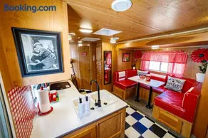 Darling Daisy Retro RV Adventure - Image 3