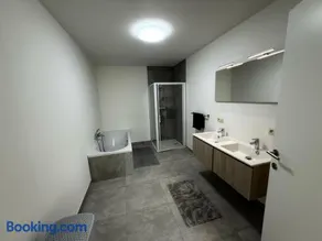 House with garden, fireplace and hot tub - Image 3