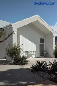 Wirilda Retreat Coastal Haven - Image 3