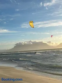 OCEAN BREEZE SUNSET BEACH - Boutique Guesthouse - Cape Town - Image 2