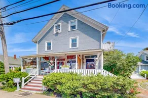 Nautical vacation rental in in walkable downtown with harbor view, grill & deck - Image 1