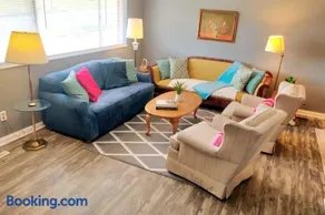 Cheerful 3-BR home near Downtown Dayton, Wright Patterson AFB and Airport - Image 2