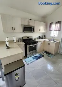 Deluxe Estate - Image 1