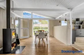 Family-Friendly Activity House By The Sea - Image 2